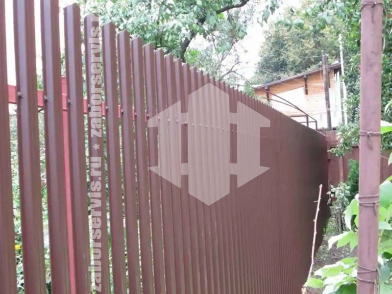 Забор из металлического штакетника 97 метров