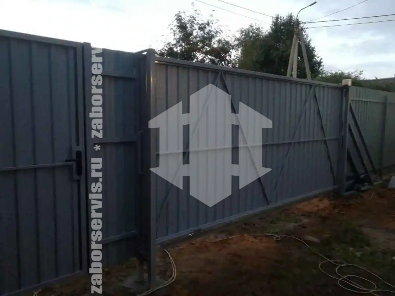 Забор из профнастила с воротам 72 метра