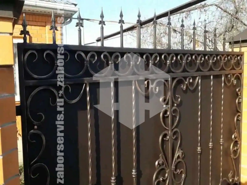 Кованый забор на ленточном фундаменте 40 метров