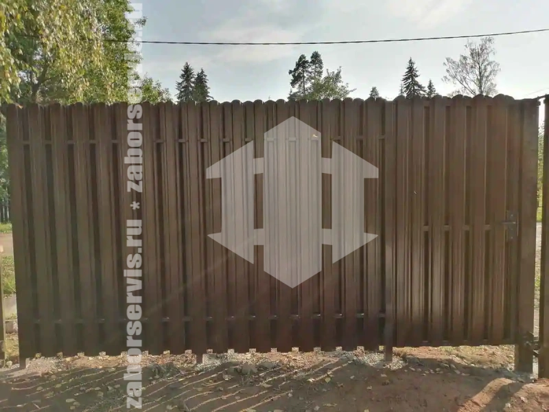 Заборы из металлического штакетника шахматка 45 метров