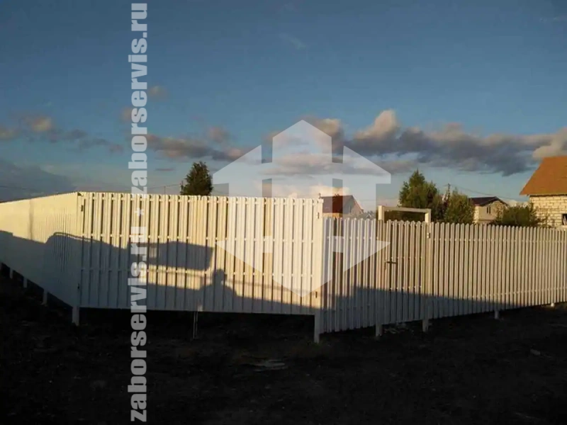 Забор из металлического штакетника оцинкованный 75 метров