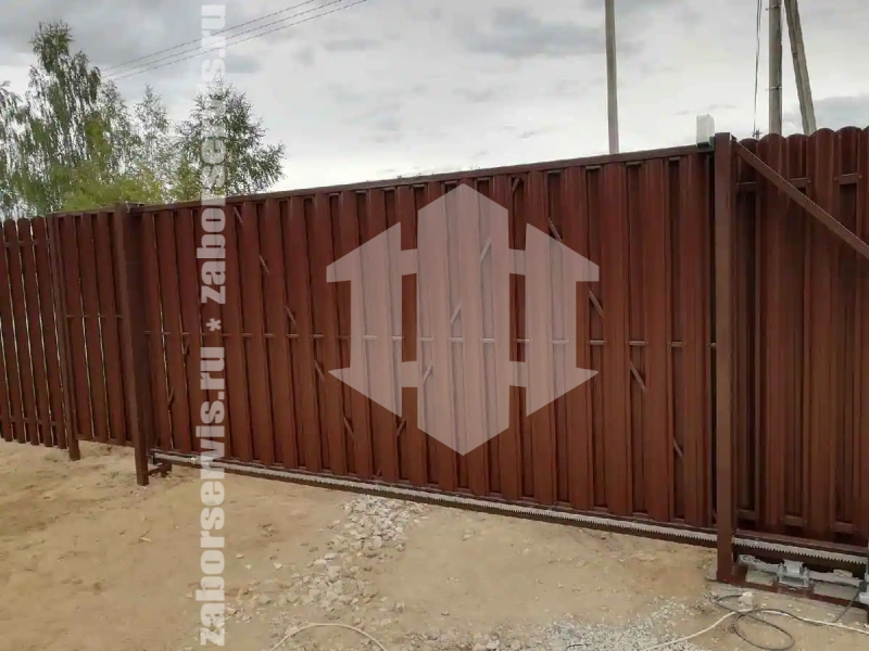 Заборы из металлического штакетника шахматка 78 метров