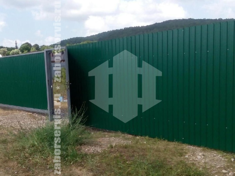 Забор из профнастила с забивными столбами 55 метров