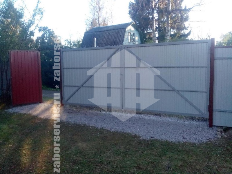 Забор из профнастила с утрамбовкой щебнем 56 метров