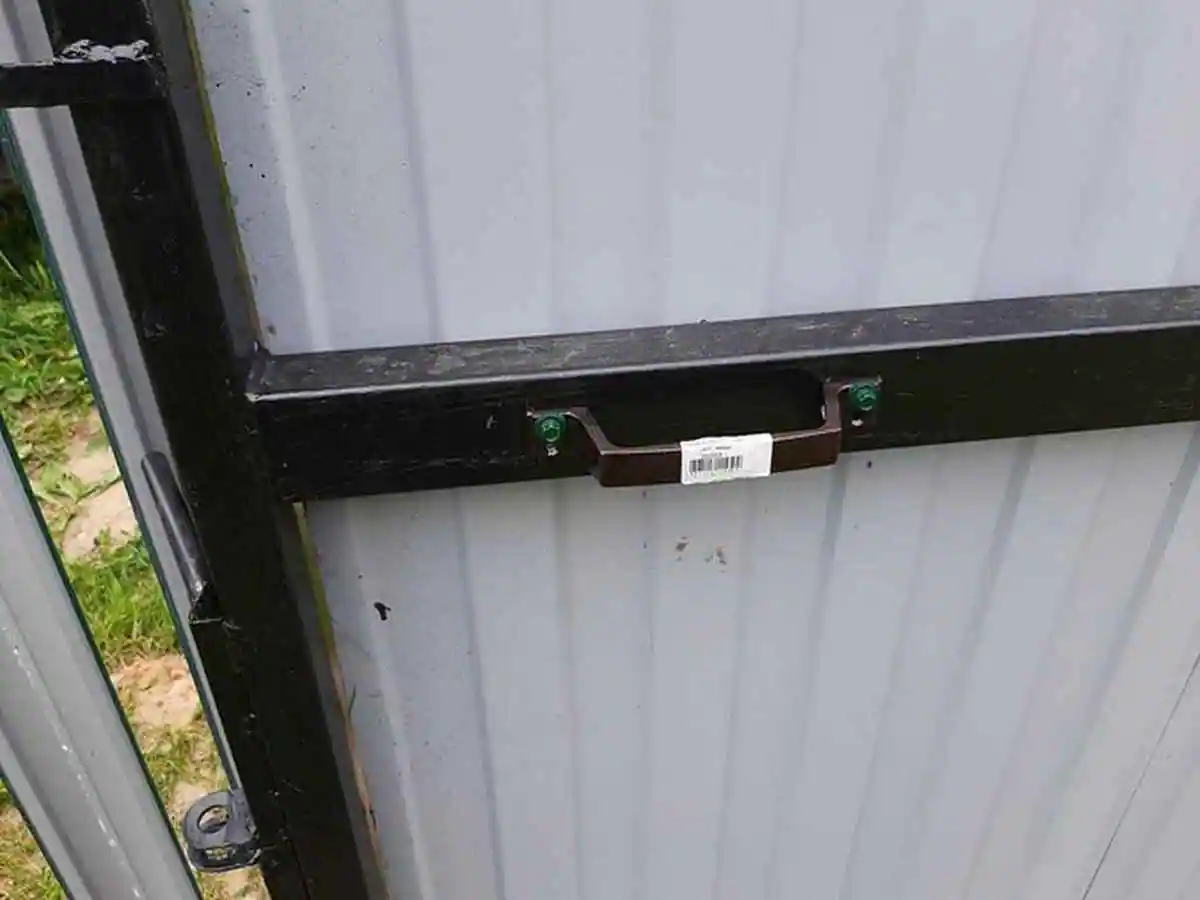 Забор из металлического штакетника с воротами 59 метров