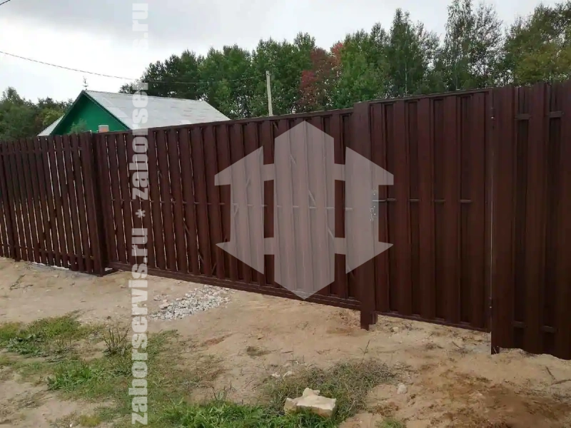 Заборы из металлического штакетника шахматка 78 метров