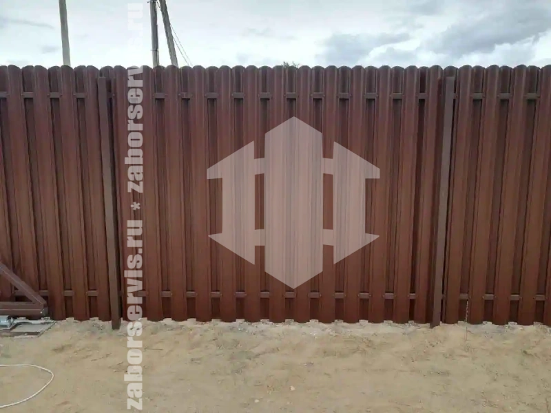 Заборы из металлического штакетника шахматка 78 метров