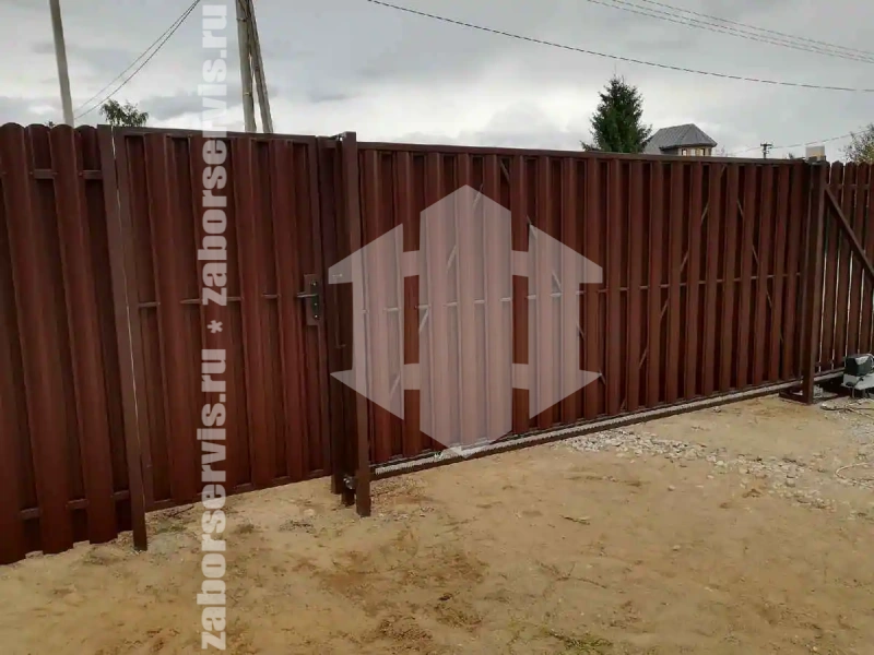 Заборы из металлического штакетника шахматка 78 метров