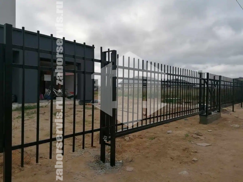 Сварной забор с откатными воротами 85 метров