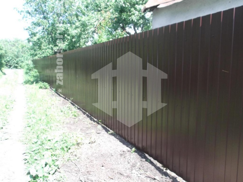 Забор из профнастила с забивными столбами 145 метров