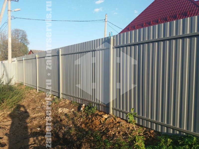 Забор из профнастила с забивными столбами 52 метра