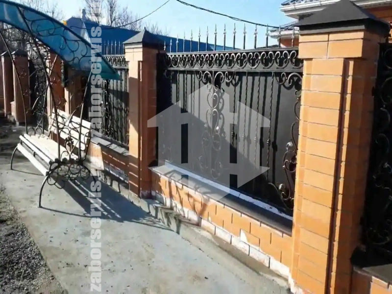 Кованый забор на ленточном фундаменте 40 метров