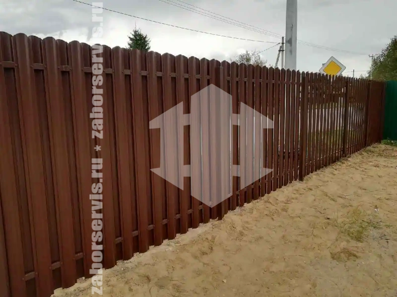 Заборы из металлического штакетника шахматка 78 метров