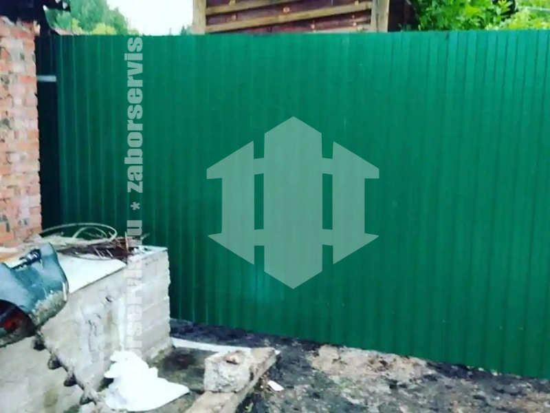 Забор из профнастила 77 метров зеленый