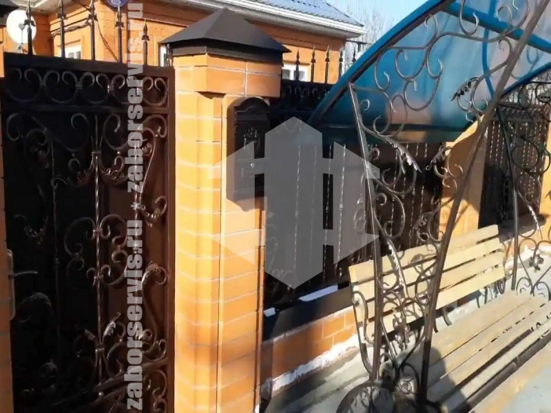 Кованый забор на ленточном фундаменте 40 метров