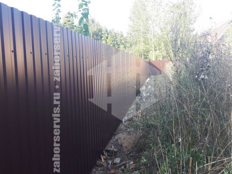 Забор из профнастила коричневый 32 метра