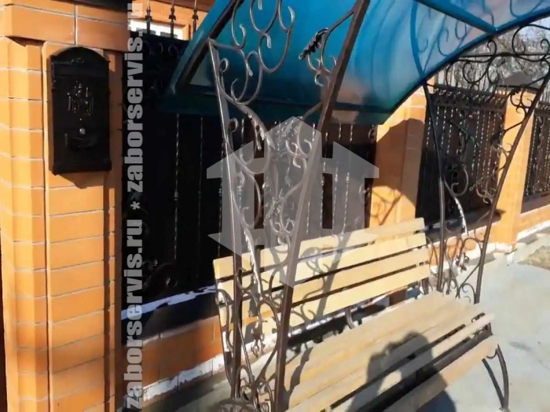 Кованый забор на ленточном фундаменте 40 метров