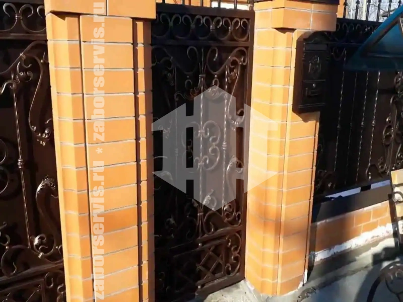 Кованый забор на ленточном фундаменте 40 метров