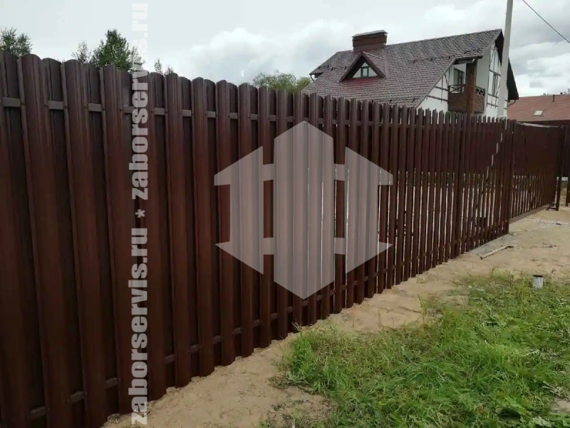 Заборы из металлического штакетника шахматка 78 метров