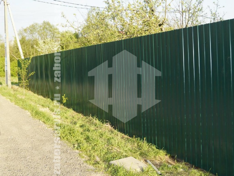 Забор из профнастила с забивными столбами 115 метров